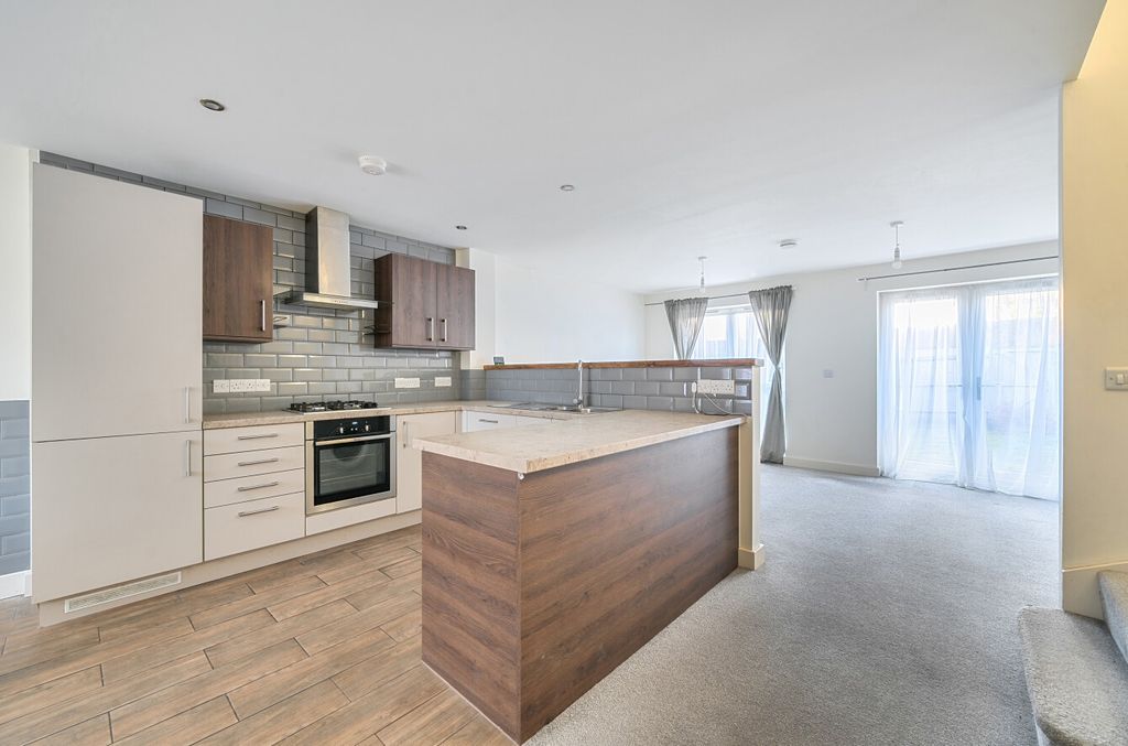 Property photo 2 of 18 1406465-12-697A28...