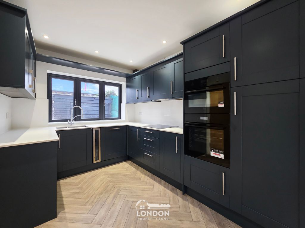 Property photo 3 of 26