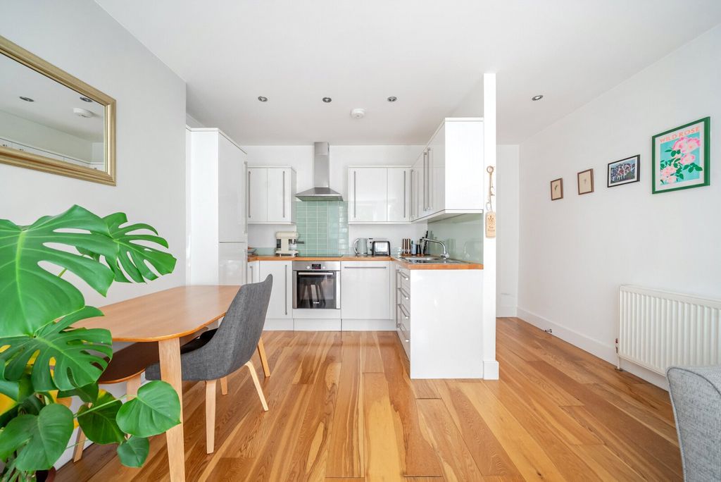 Property photo 3 of 14 Kitchen