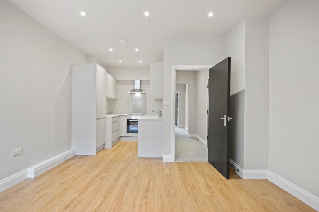 Property photo 1 of 4 Newly Refurbished 2 Bed Flat