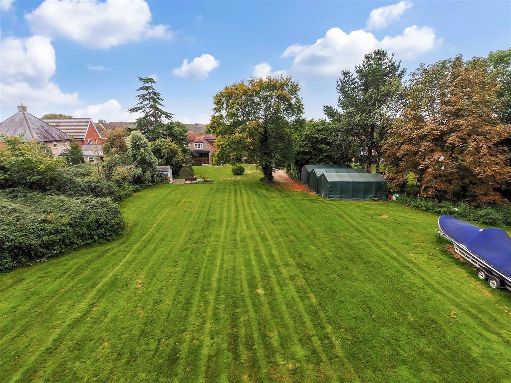 Property photo 3 of 28