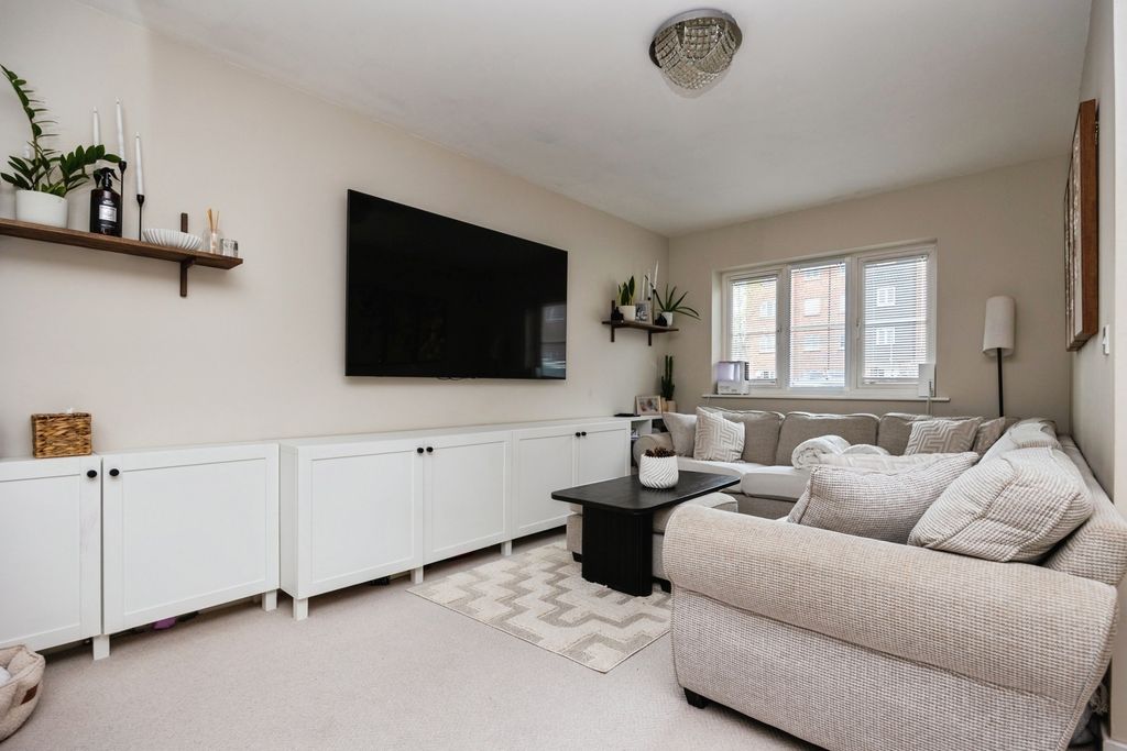 Property photo 3 of 22 Pbox-Img.Jpg