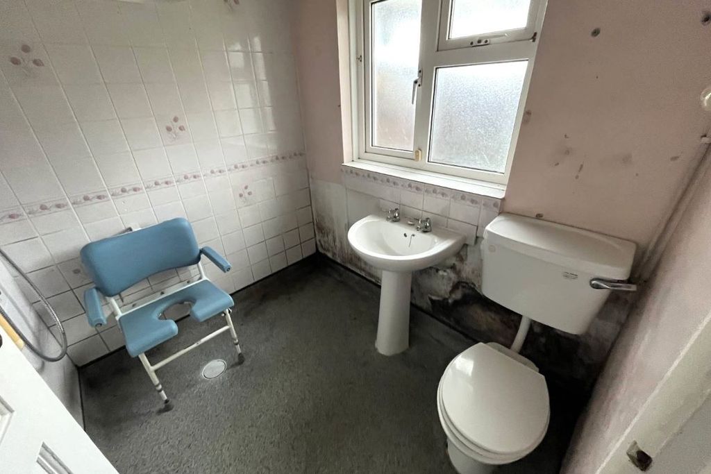 Property photo 3 of 5