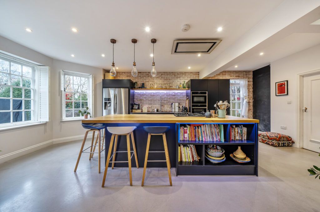 Property photo 3 of 18