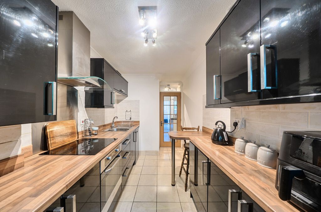 Property photo 3 of 10 1472492-6-6A285Fe...