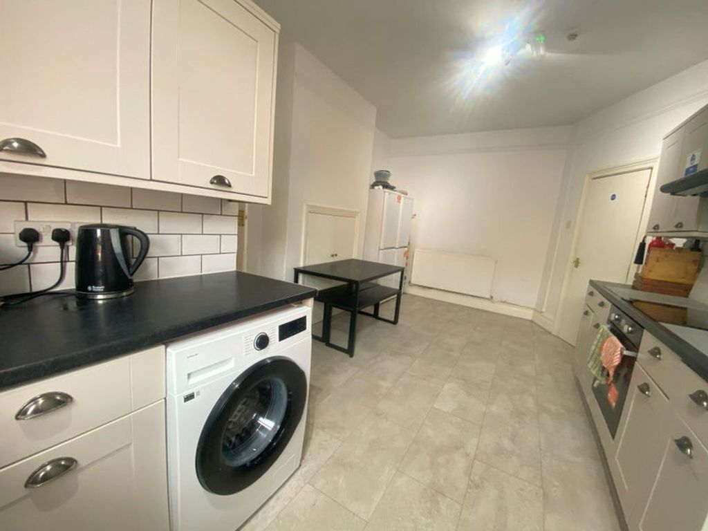 Property photo 2 of 14 Communal Kitchen Diner