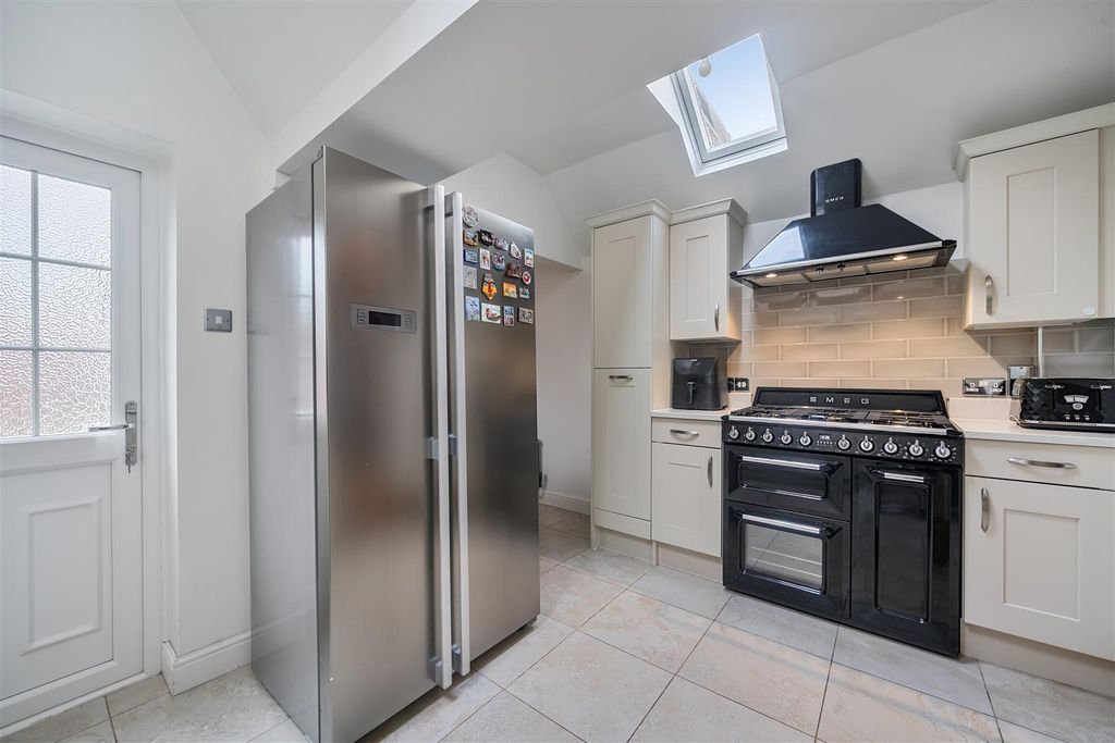 Property photo 3 of 22 1374634-11-6904dc9Fba8cc.Jpg