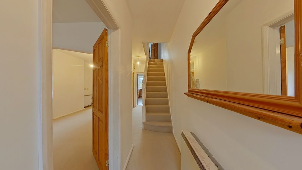 Property photo 2 of 13 Entrance Hall