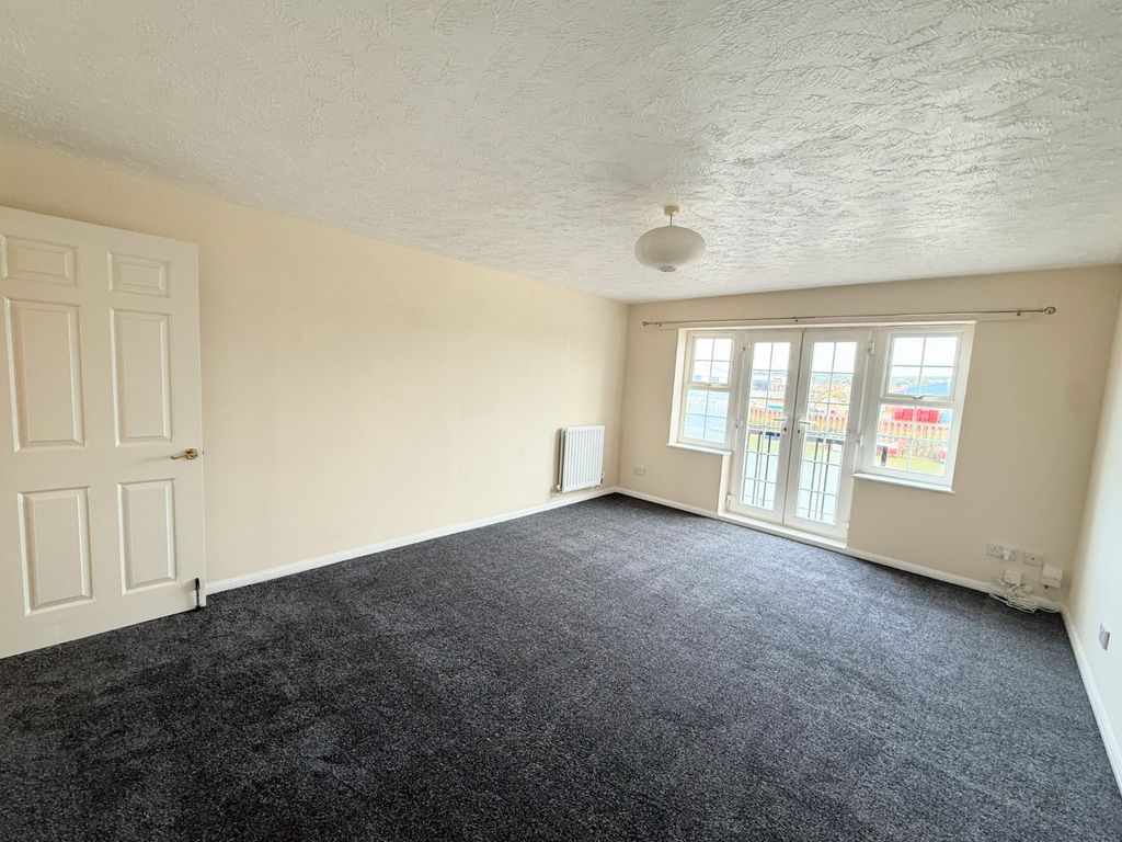 Property photo 3 of 19 Living Room