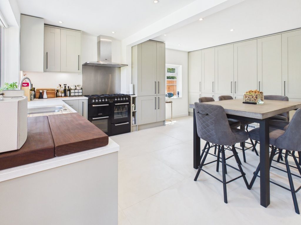 Property photo 2 of 18 Kitchen/Breakfast Rm