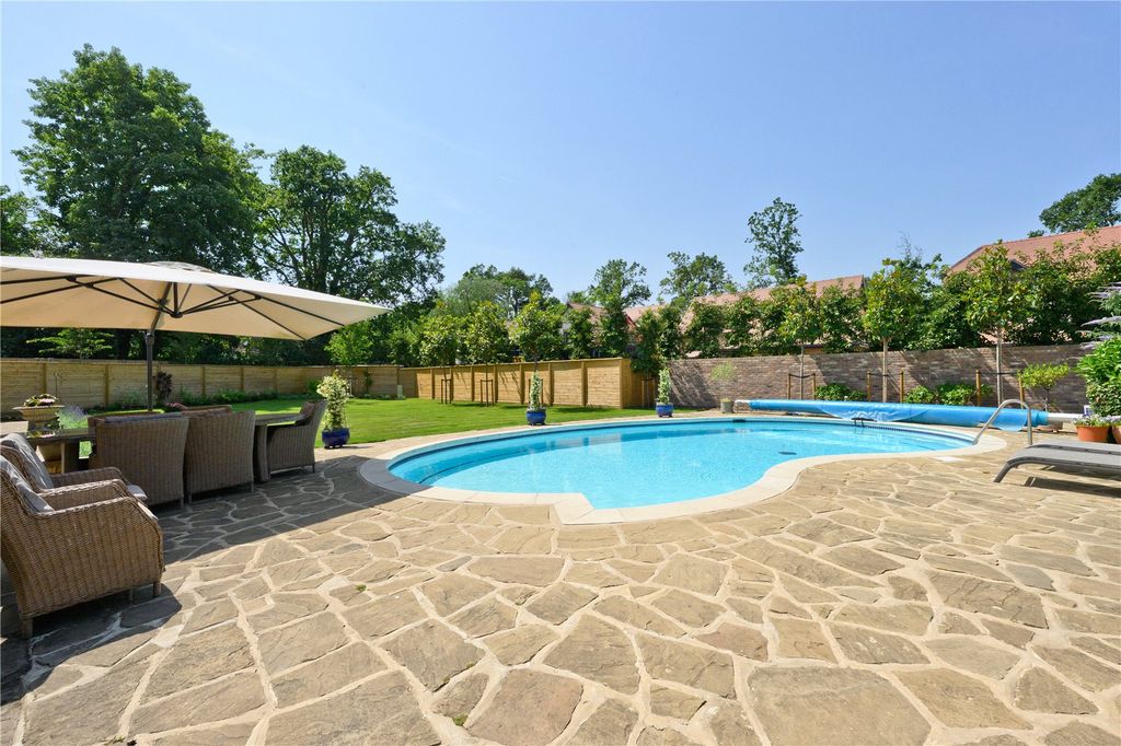 Property photo 2 of 28 Swimming Pool