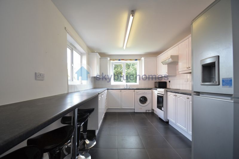 Property photo 2 of 9 Photo 4