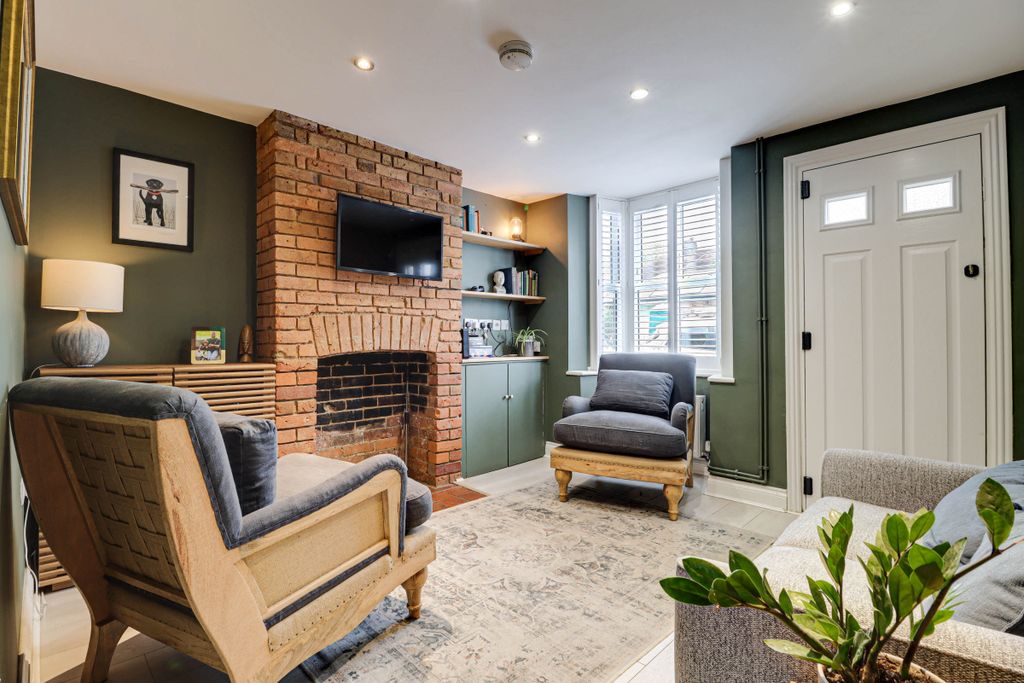 Property photo 2 of 21 Lounge