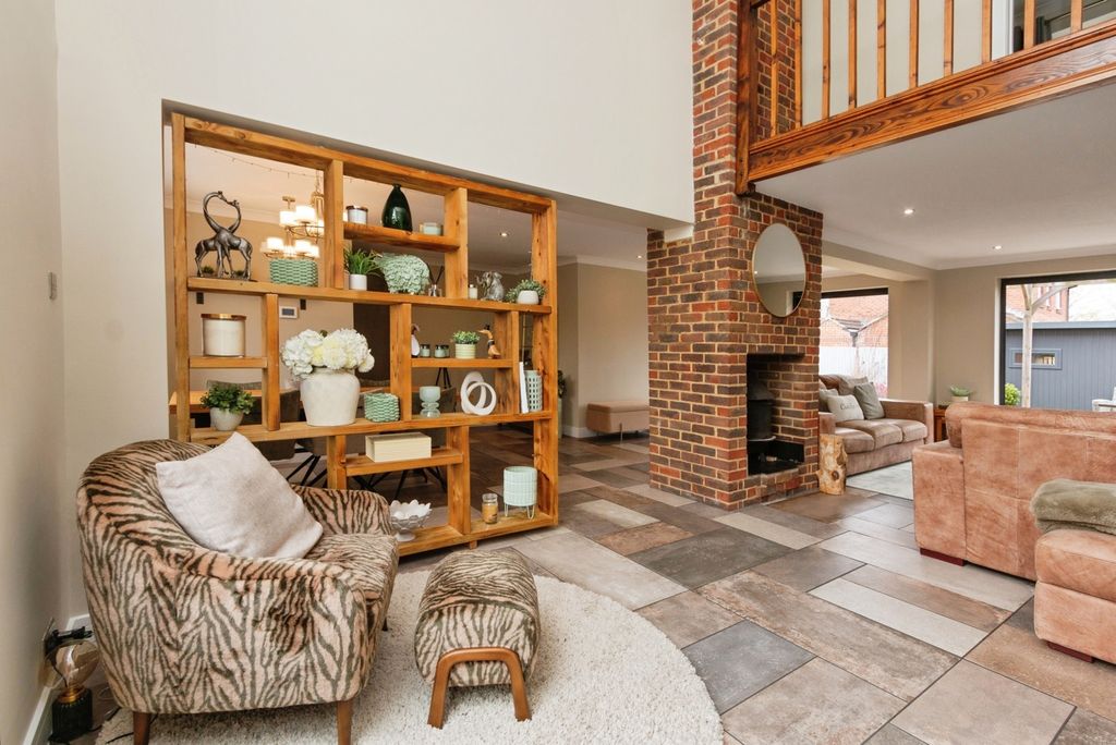 Property photo 2 of 20 Pbox-Img.Jpg