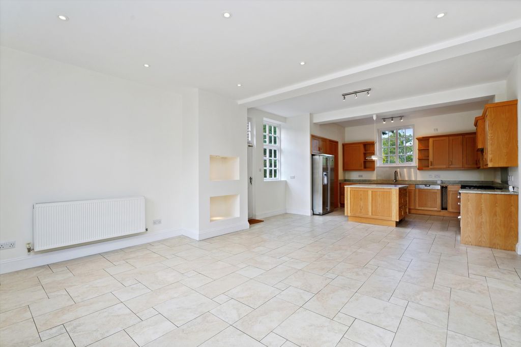 Property photo 3 of 12 Image