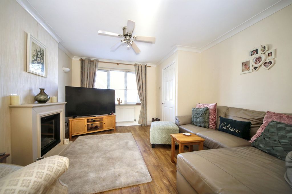 Property photo 2 of 20