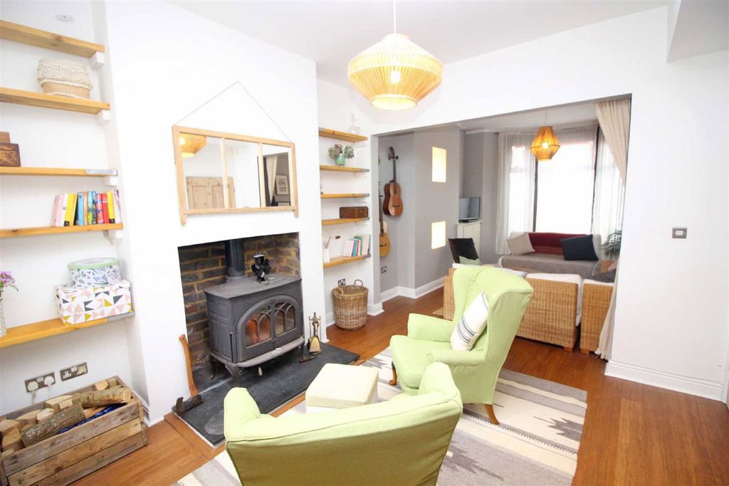 Property photo 3 of 13