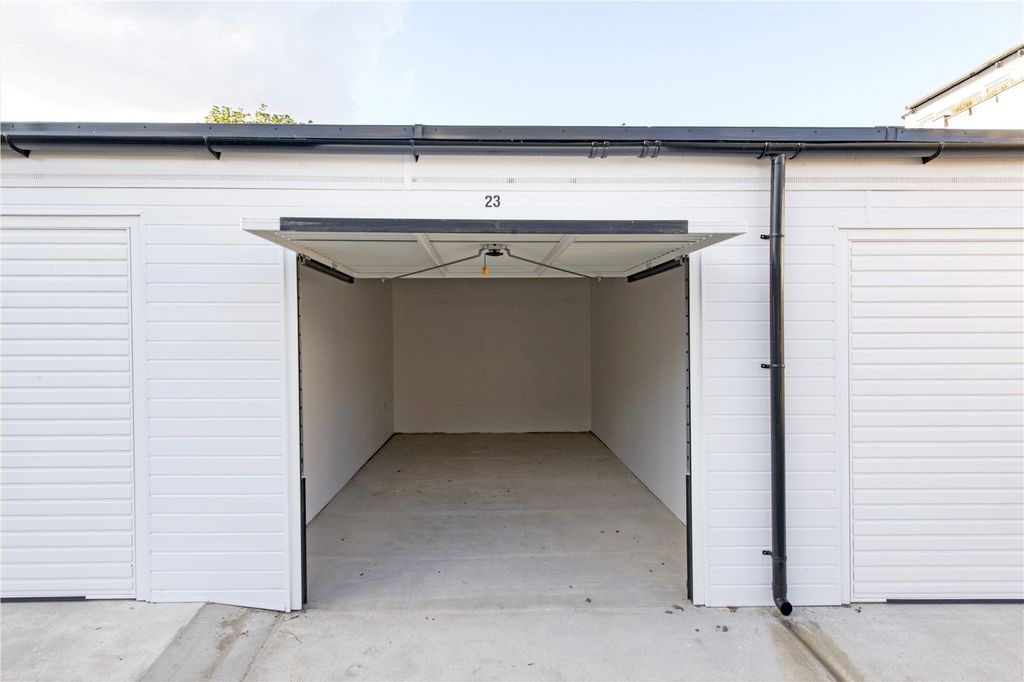 Property photo 2 of 3 Garage Wandle Road