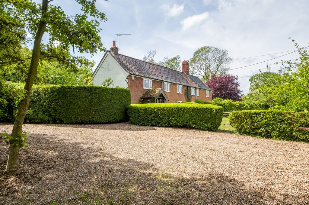 Property photo 2 of 42