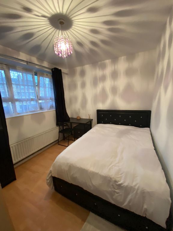 Property photo 2 of 14 Room 1- £790 Available 01/02/2026