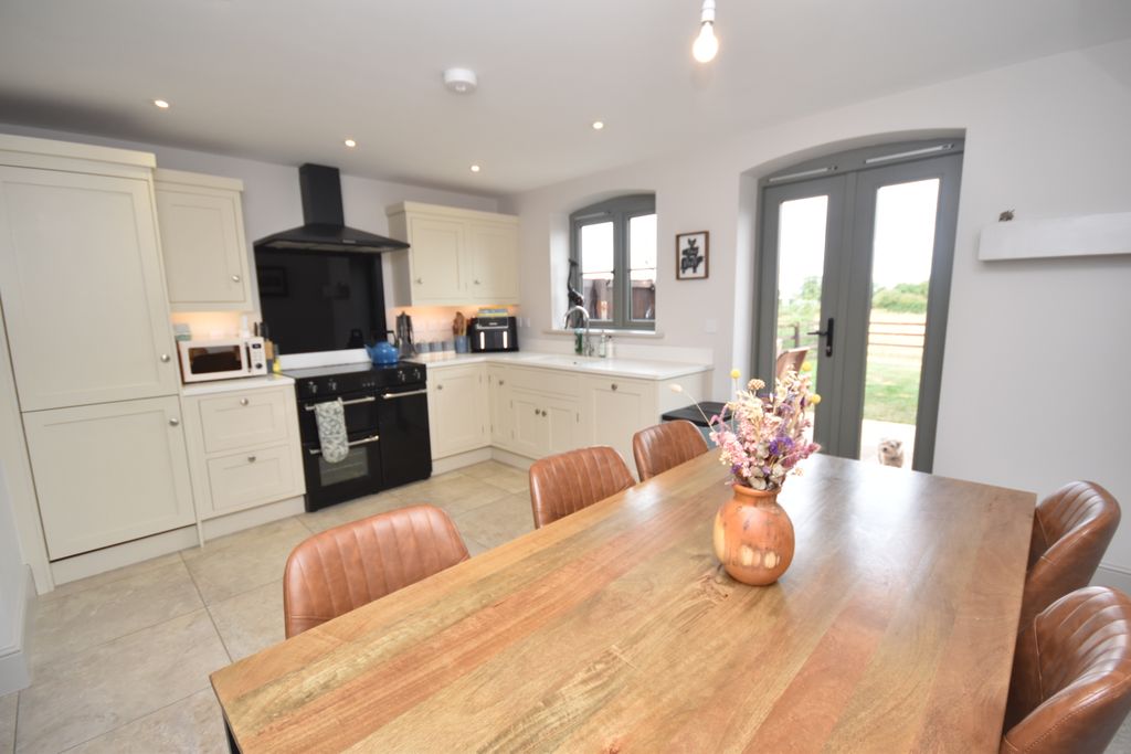 Property photo 2 of 16 Kitchen/Diner