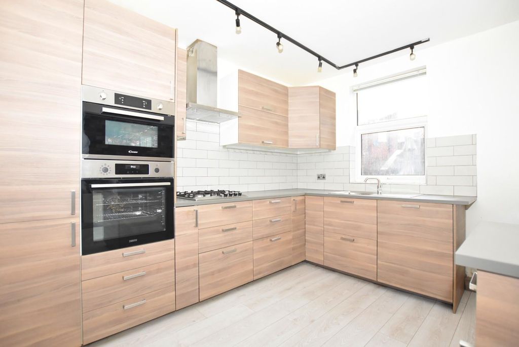 Property photo 2 of 18 Kitchen 1.Jpg