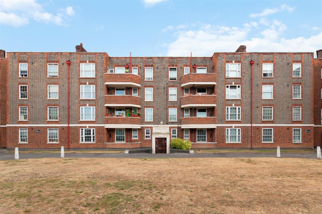 Property photo 1 of 13 Morden House