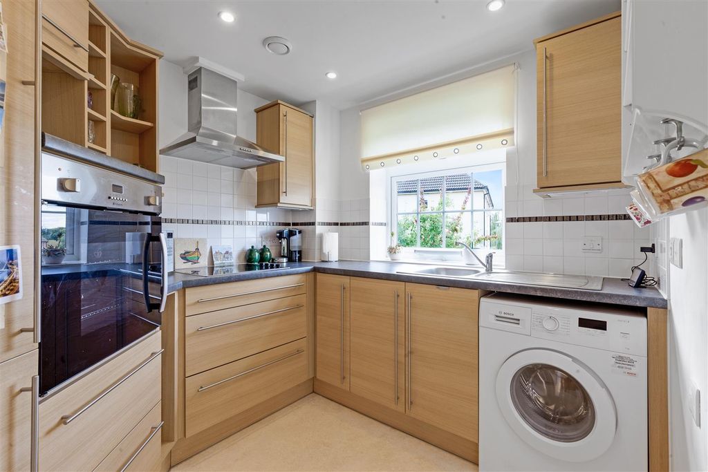 Property photo 2 of 15 16-Edfapdmcs Flat 24 Weighbridge Court (11).Jpg