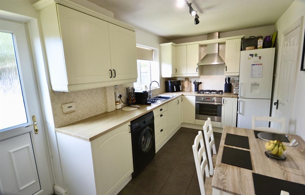 Property photo 2 of 25 Kitchen/Diner