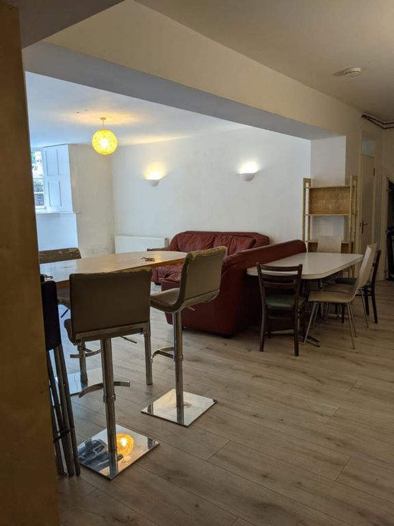 Property photo 1 of 12 A Spacious And Well-Lit Modern Living Room With Co...