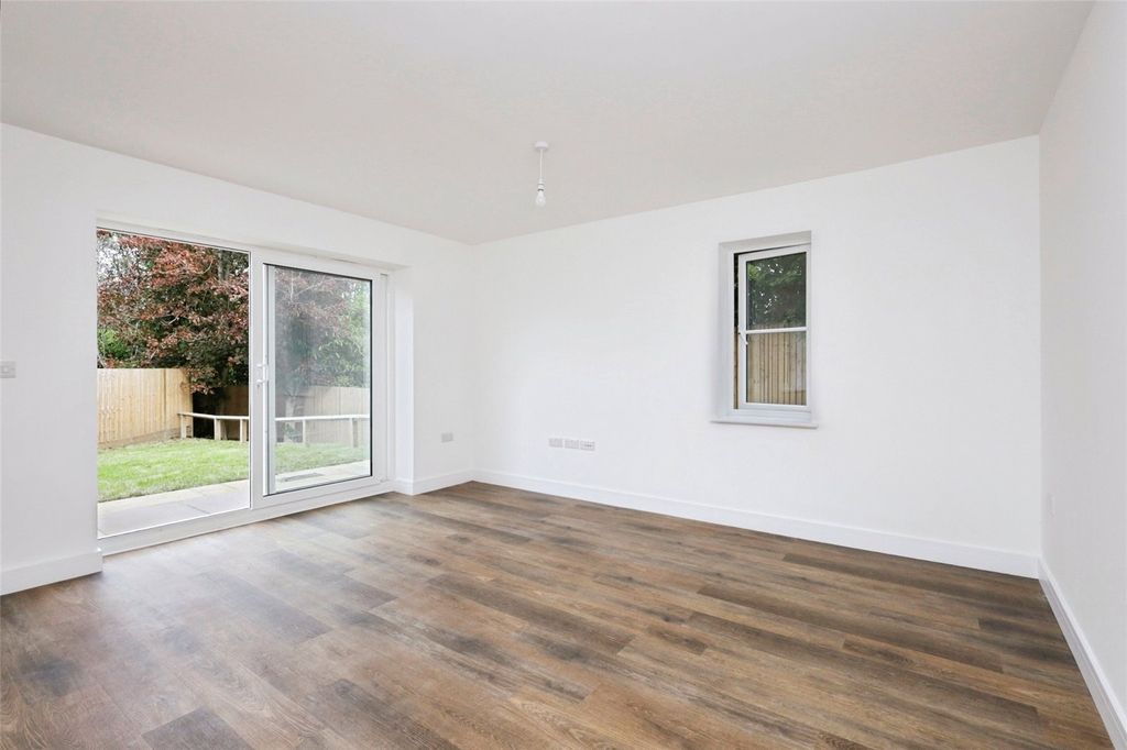 Property photo 2 of 14 Picture No. 10