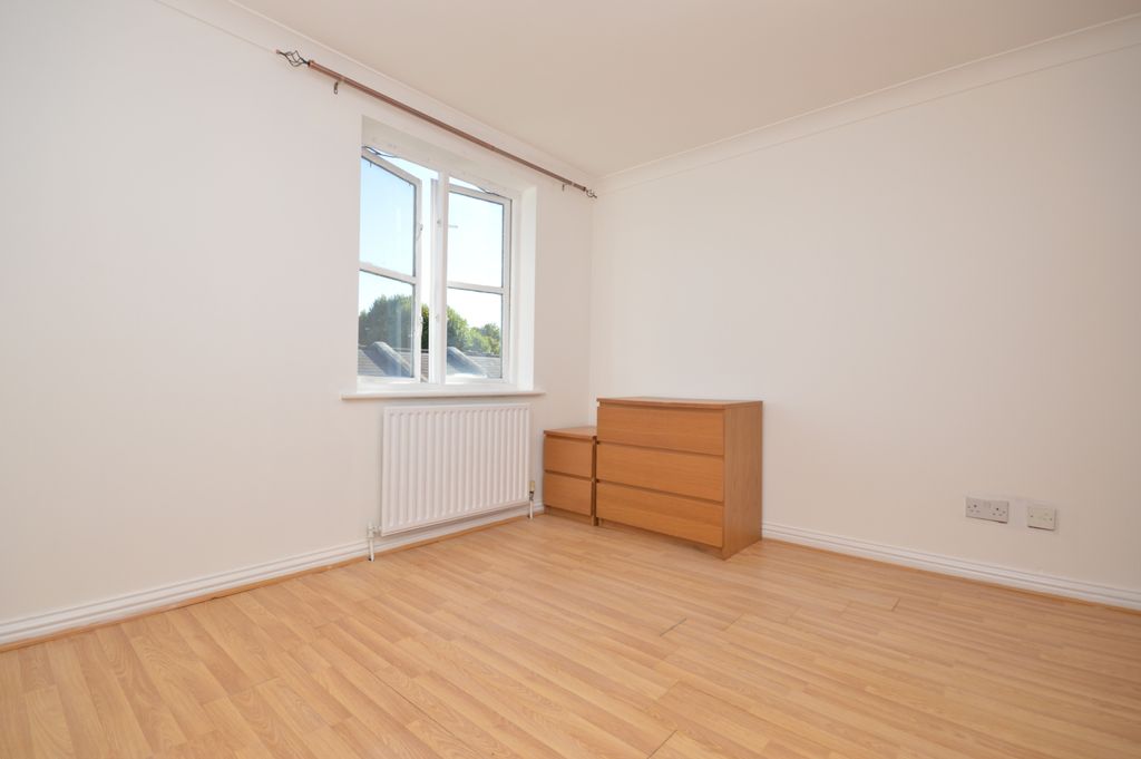 Property photo 1 of 8 1 Double Bedroom Flat To Rent
