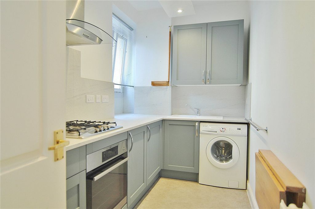 Property photo 2 of 9 Picture No. 15