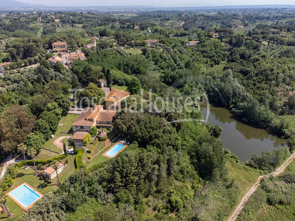 Property photo 2 of 30