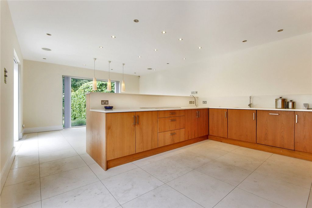 Property photo 3 of 13 Kitchen/Breakfast Rm