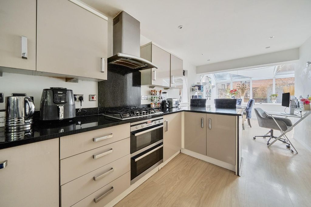 Property photo 2 of 23 1408420-12-698c6B8Be1960.Jpg