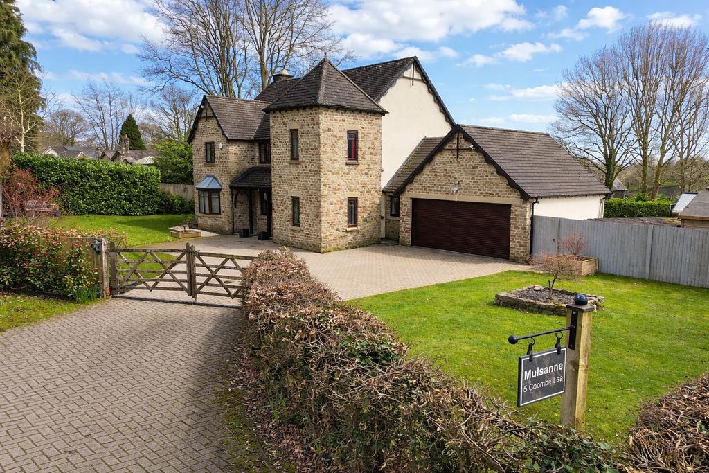 Property photo 1 of 27 Coombe Lea