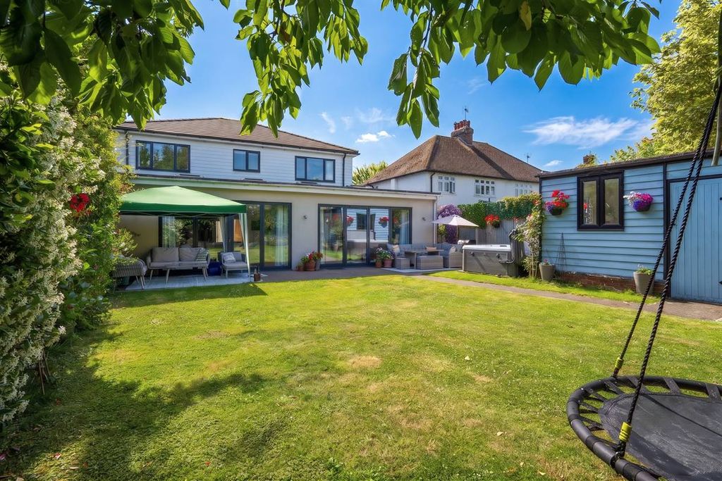 Property photo 2 of 37
