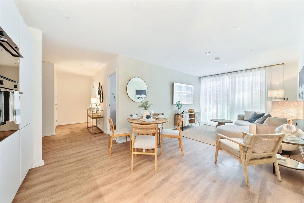 Property photo 3 of 9 Show Home