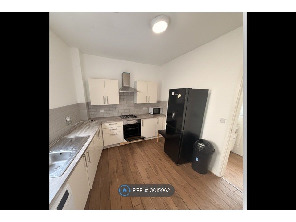 Property photo 2 of 9 Kitchen