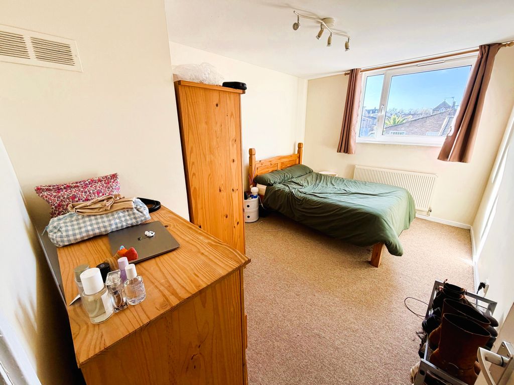 Property photo 3 of 4