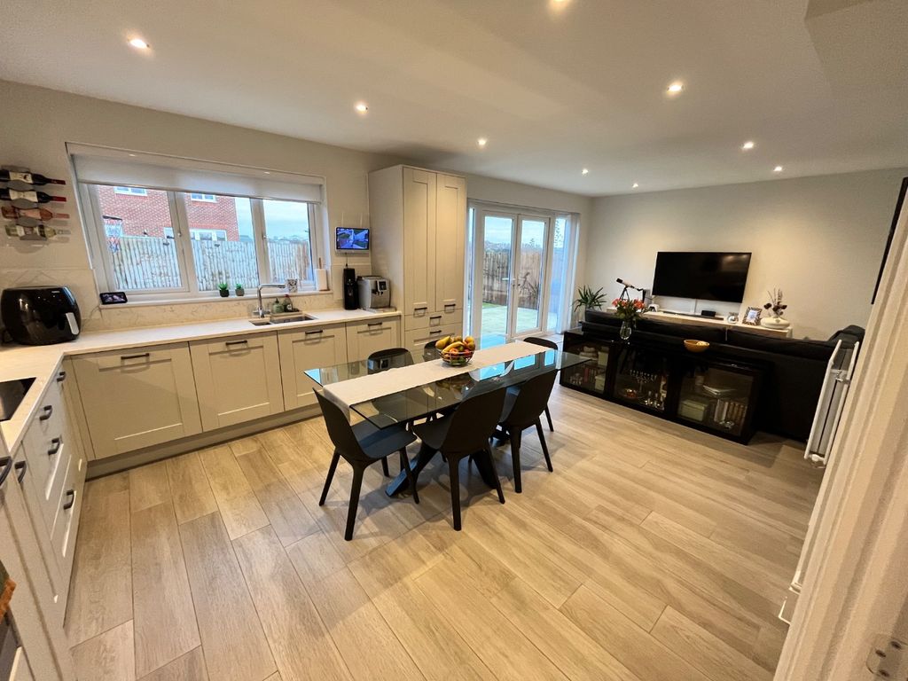 Property photo 2 of 27 4697762