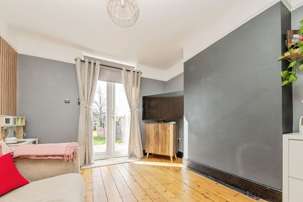 Property photo 3 of 26 Pbox-Img.Jpg