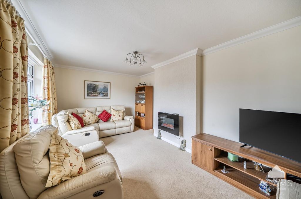 Property photo 2 of 12 Sitting Room