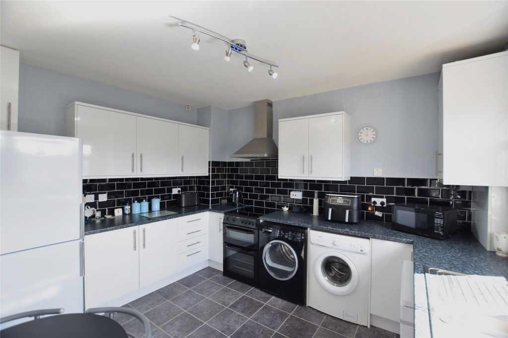 Property photo 2 of 12 Kitchen