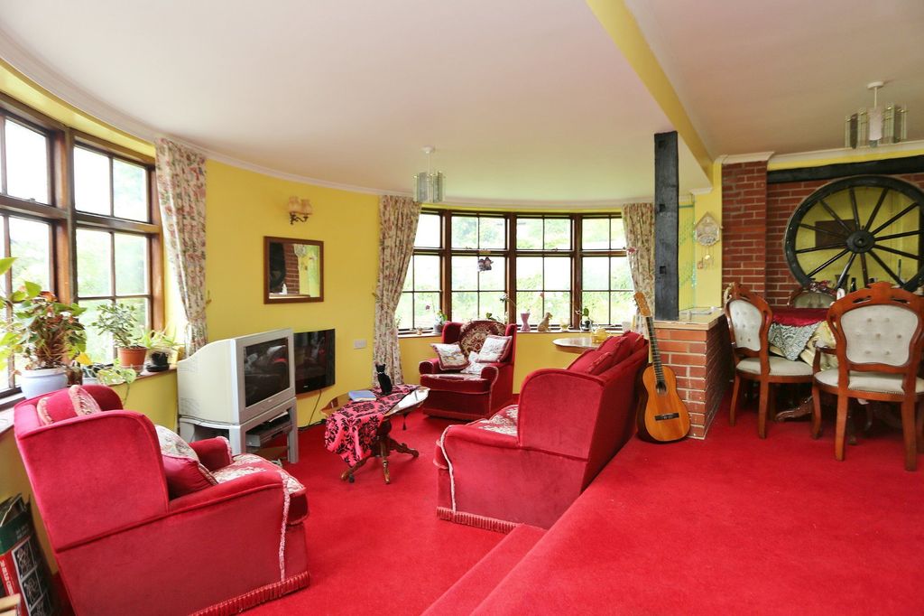 Property photo 2 of 13