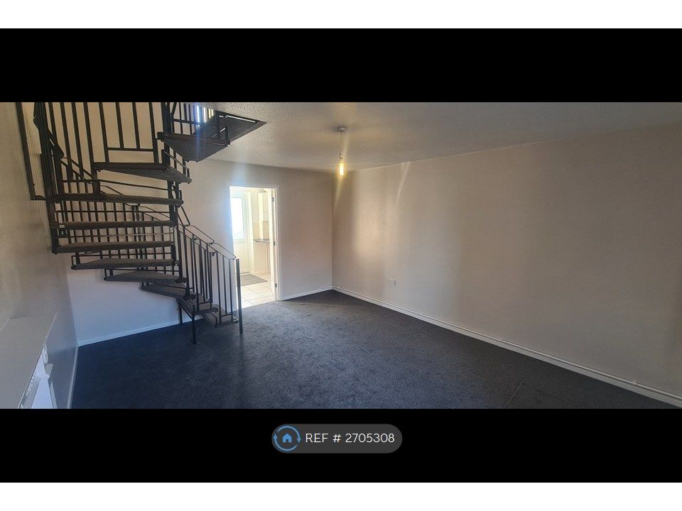 Property photo 3 of 16 Lounge