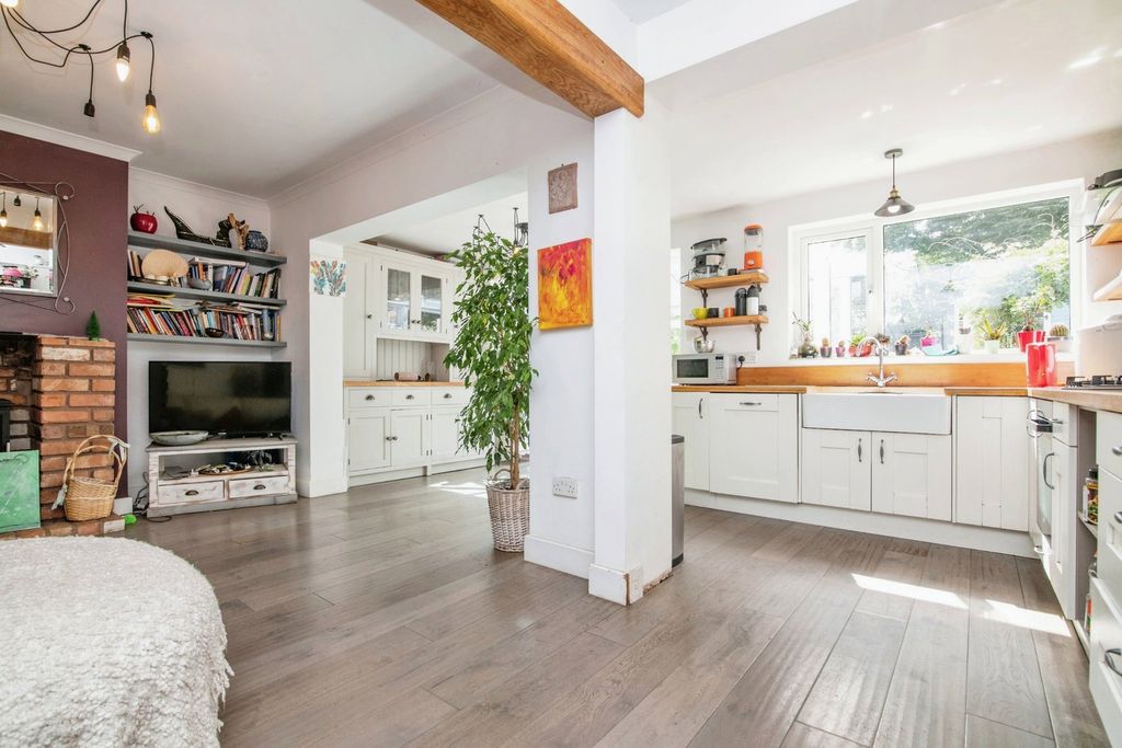 Property photo 3 of 16