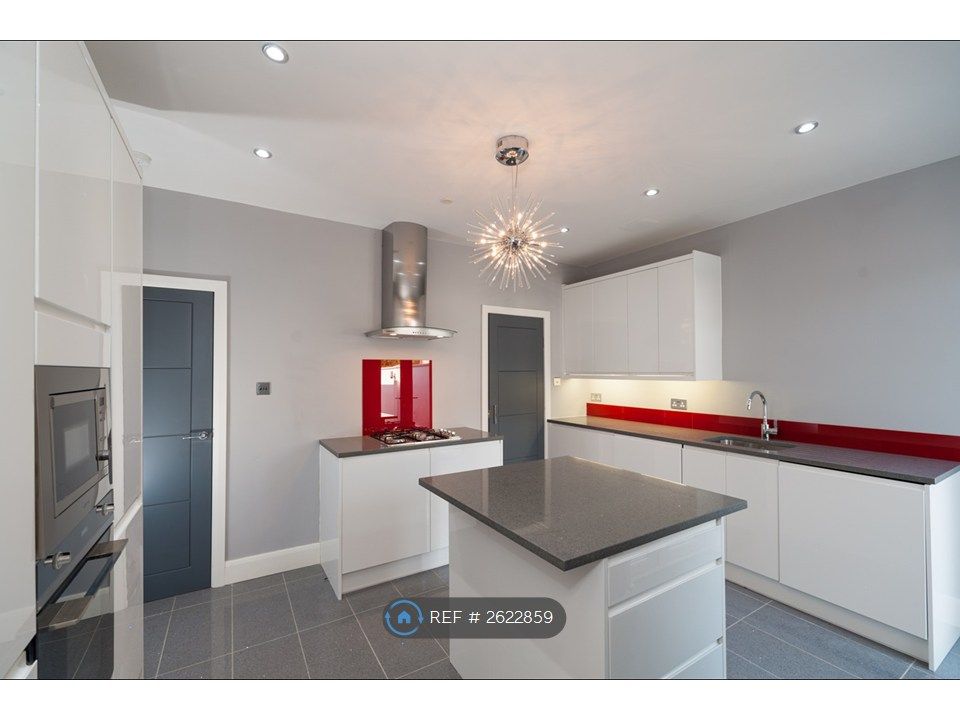 Property photo 1 of 17 Kitchen