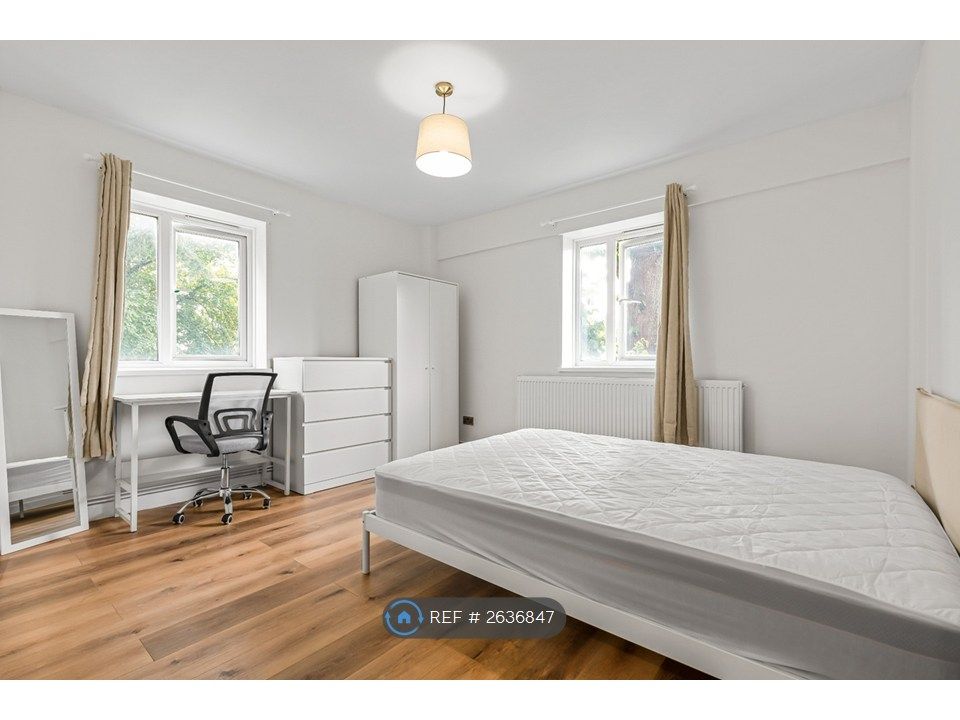 Property photo 1 of 18 Room 2 (Available 31st October)